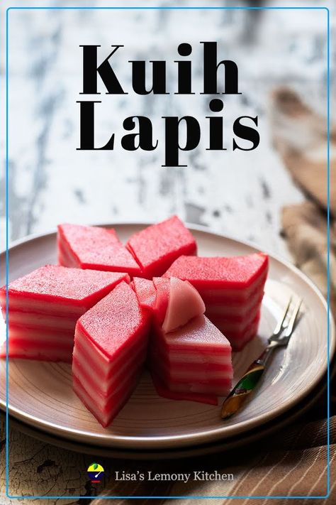 Kuih Lapis also known as kue lapis or Gao teng Kueh, a 9 layer kueh recipe (九层糕) is a traditional Asian dessert. Kuih Lapis is very popular among Malaysians, Indonesians, and Singaporeans. Kuih Lapis is made of rice flour, water, sugar, coconut milk, pandan leaves and red food colouring. Kuih lapis is made by steaming layer by layer with alternating colours. Nyonya Food, Kuih Lapis, Vietnamese Dessert, Asian Dessert, Steamed Cake, Resep Diet, Asian Snacks, Popular Desserts, Malaysian Food