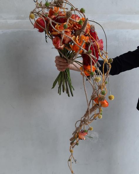 Floral Art Arrangements, Wedding Flower Packages, Red Bouquet, Hand Tied Bouquet, Cascade Bouquet, Flower Packaging, Flower Branch, Flower Show, Arte Floral