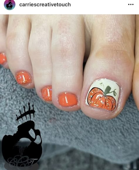 Pedicure Art Toenails, Pumpkin Pedicure Design, Pumpkin Toenails, Cute Fall Toenails, Fall Pedicures Ideas, October Pedicure Ideas, Toenail Designs Fall, Toe Nails Ideas Fall, Pumpkin Toe Nail Designs