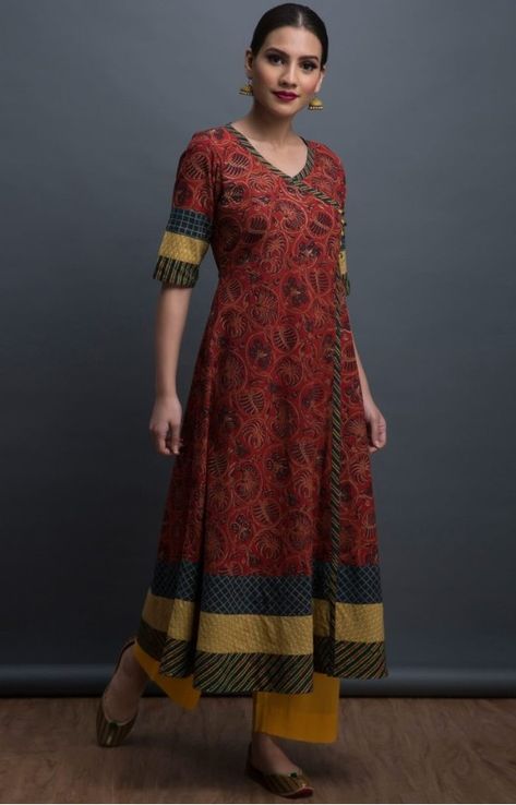 Beautiful gand block printed kurti. Bagh Kurti Designs, Bagh Print Dresses, Bagh Print Suits Design, Block Print Kurti Designs, Ladies Kurti Design, Bagh Print, Printed Kurti Designs, Kurti Styles, Sleeveless Blouse Designs