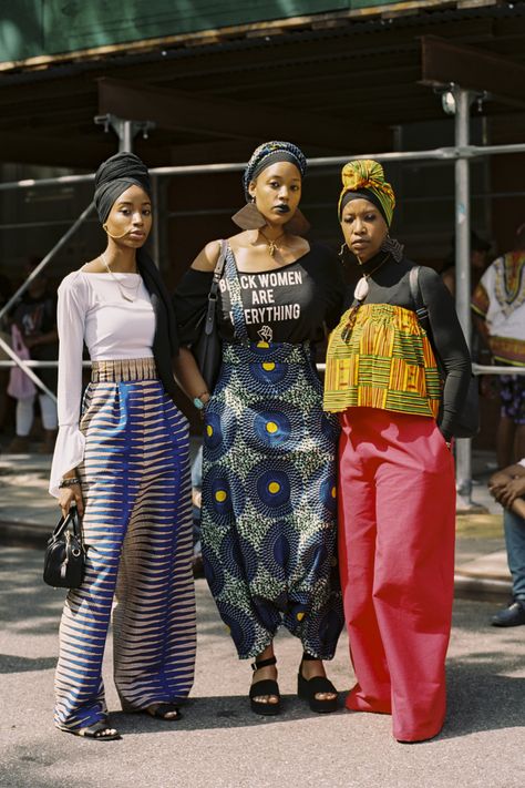 A street style look at Afropunk 2018. Afrocentric Fashion Street Styles, African Street Fashion, Afropunk Street Style, Afrocentric Outfits, Afropunk Festival Fashion, Afropunk Style, Afrocentric Fashion Afro Punk, Afropunk Fashion, Afro Punk Festival