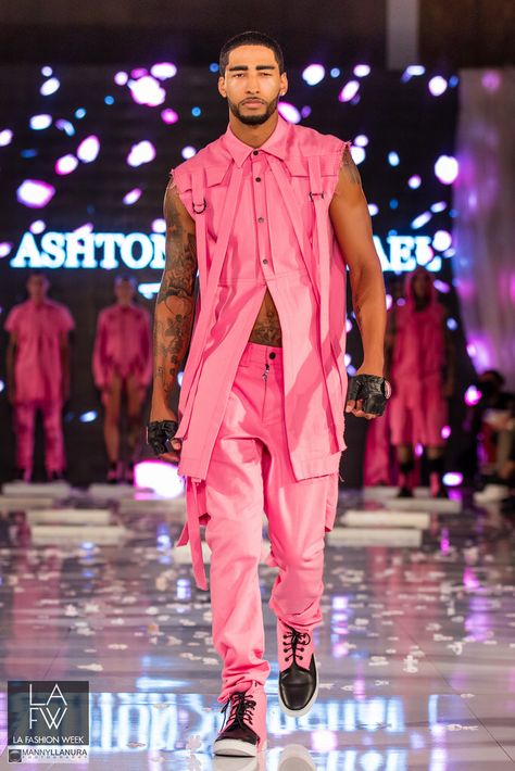 LAFW Ashton Michael LA Fashion Week SS2016 Pink Outfit Men, Pink Summer Outfits, Fashion Show Themes, Pink Streetwear, High Fashion Men, Designer Runway, Vinyl Clothing, Gay Fashion, Disco Dress