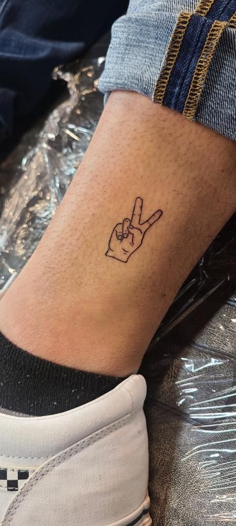 Mini Peace Sign Tattoo, Small Leg Sleeve Tattoo, Peace Tattoos Men, Peace Sign Tattoo Design, Peace Sign Fingers Tattoo, Peace Love Positivity Tattoo, Power Sign Tattoo, Tattoo Ideas Peace Sign, Tattoos That Symbolize Peace