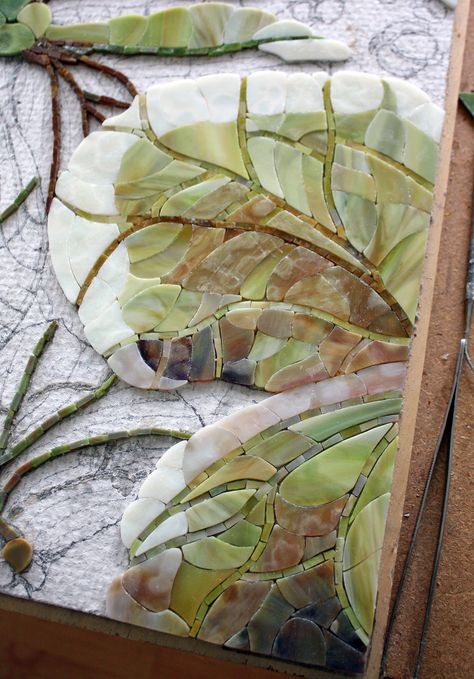 Mosaic Leaves, Mosaic Tables, Mosaic Inspiration, Concrete Ideas, Mosaic Garden Art, Mosaic Stained, Mosaic Tile Art, Floral Mosaic, Mosaic Madness