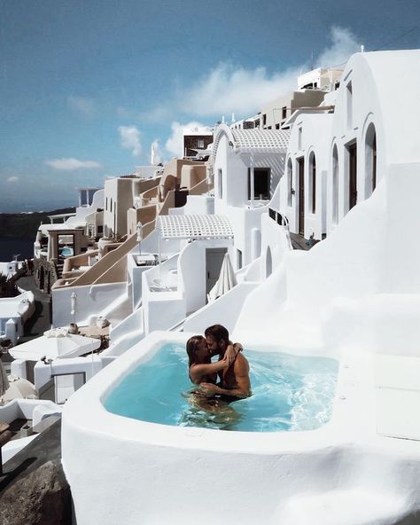 Aesthetic Peaceful, Peaceful Aesthetic, Grecia Santorini, Greece Honeymoon, Nice Places, Places In The World, Cottagecore Aesthetic, Photo Couple, Santorini Greece