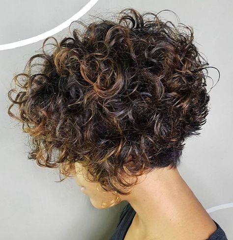 Short Stacked Bob with Voluminous Curls Short Curly Bob Hairstyles, Blonde Balayage Bob, Tan Skin Blonde Hair, Bob Haircut Curly, Stacked Bob, Curly Hair Photos, Wavy Bob Hairstyles, Short Curly Haircuts, Short Curly Bob