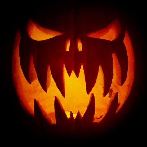 Halloween Pumpkin Carving Ideas, Pumpkin Cravings, Cute Pumpkin Carving, Scary Halloween Pumpkins, Halloween Pumpkin Carving, Pumkin Carving, Halloween Pumpkin Carving Stencils, Creative Pumpkin Carving, Amazing Pumpkin Carving