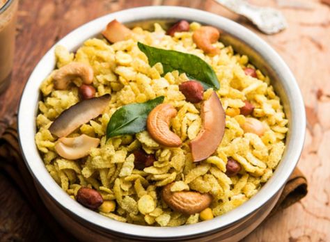 Chevdo is an Indian snack mix perfect for any time eating. I usually have this as a side with any meal or… Poha Chivda, Khaman Dhokla, Healthy Vegetarian Snacks, Recipe Web, Tea Time Food, Diwali Food, Light Snacks, Chaat Masala, Vegetarian Snacks