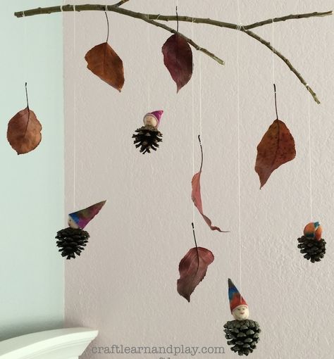 How To Make Beautiful Nature Mobile For Kids Autumn Mobile, Pinecone Gnomes, Nature Mobile, Pinecone Crafts Kids, Mobiles For Kids, Preschool Decor, Indoor Activities For Toddlers, Diy Pinecone, Learn And Play