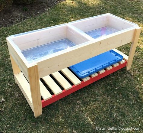 A DIY tutorial to build a sand and water play table. Make the perfect play space for kids and they'll be entertained for hours. #playtable #freeplans Kids Sand Table, Water Play Table, Diy Outdoor Toys, Step Children, Kids Craft Tables, Craft Table Diy, Diy Step, Water Tables, Sand And Water Table