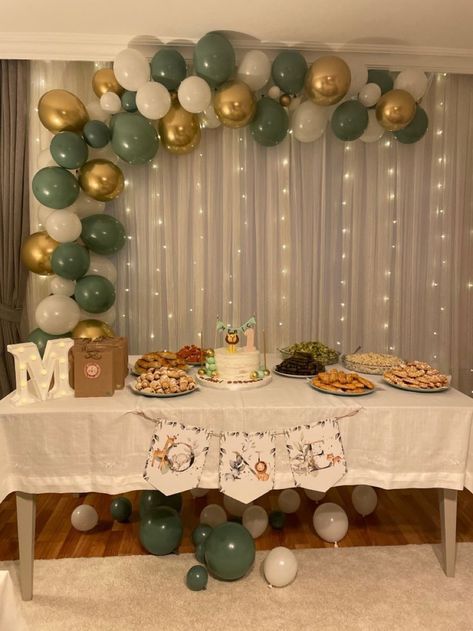 Green Aesthetic Birthday Decoration, Birthday Green Theme, Birthday House Decorations, Simple Decoration For Birthday At Home, Simple First Birthday Decorations, Greenery Party Decor, Green Birthday Theme, Bday Decoration Ideas At Home, Simple Birthday Decorations At Home