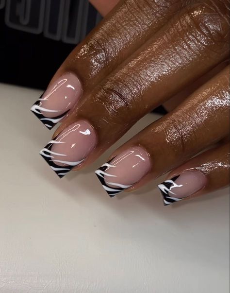 Simple May Nails Short, Beautiful Simple Nails, Square Nail Tip Designs, Gel Nail Inspo Short French Tip, Short Coffin Designs, Short Square Tip Nail Designs, Arcrliyic Nails Designs Short, Cute And Simple Short Nails, Easy French Tip Designs