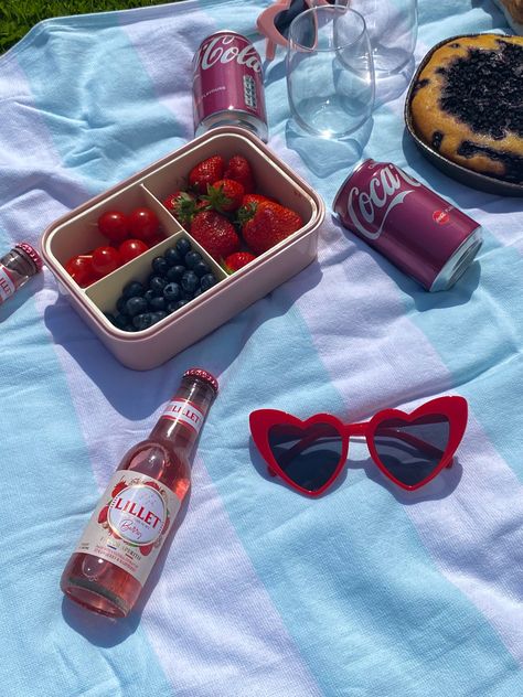 Lana Del Rey Aesthetic, Rey Aesthetic, Cherry Coke, Picnic Aesthetic, Girls Red, Vintage Americana, Blue Vinyl, Red White Blue, Lana Del Rey