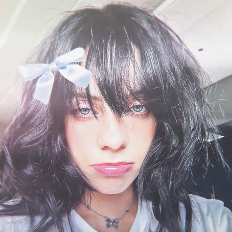 i love these edited pics of her with bows 🙏🤭#billieeilish #billie #billieeilishfanpage #billieeilishfan Billie Widgets, Yas Queen, Best Duos, Special Girl, Best Artist, Just Girly Things, Favorite Person, Billie Eilish, Celebrity Crush