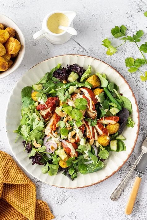 Love a good salad? This tandoori chicken salad is satisfying, nourishing and full of flavour. #tandoorichicken #chickensalad #saladrecipes #yourultimatemenu Tandoori Chicken Salad, Easy Vegan Salad, Wellness Bodybuilding, Workout Pilates, Healthy Salad Dressing, Spiritual Yoga, Refreshing Salad, Calorie Counter, Watercress