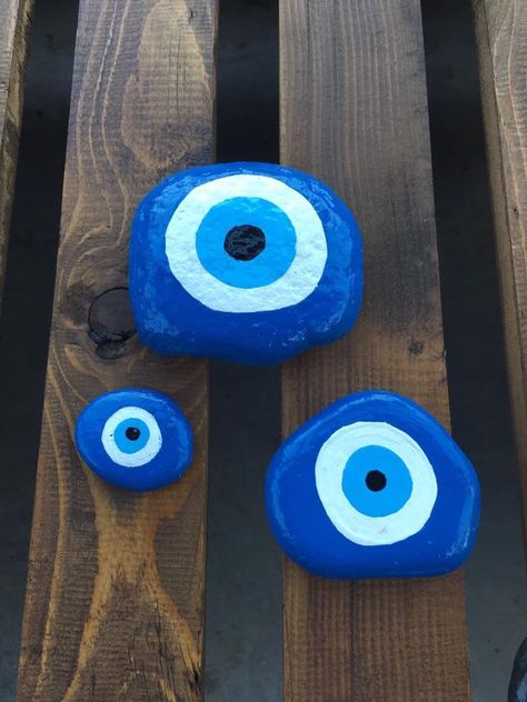 Evil Eye Rock Painting, Evil Eye Canvas Painting, Evil Eye Diy, Dyi Art, Greek Eye, Evil Eye Art, Beach Pebbles, Eye Decor, Canvas Painting Designs