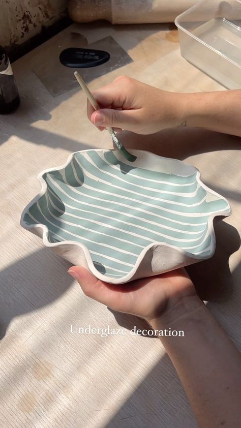 Joia Ellery | Make a simple handmade wavy plate with me! Excited to see how this one turns out. I’m imagining it with a Caprese salad 🍅 #clay… | Instagram Plate Pottery, Beginner Pottery, Tools Drawing, Slab Pottery, Art Tools Drawing, Diy Pottery, Pottery Studio, Art Tools, Ceramic Decor