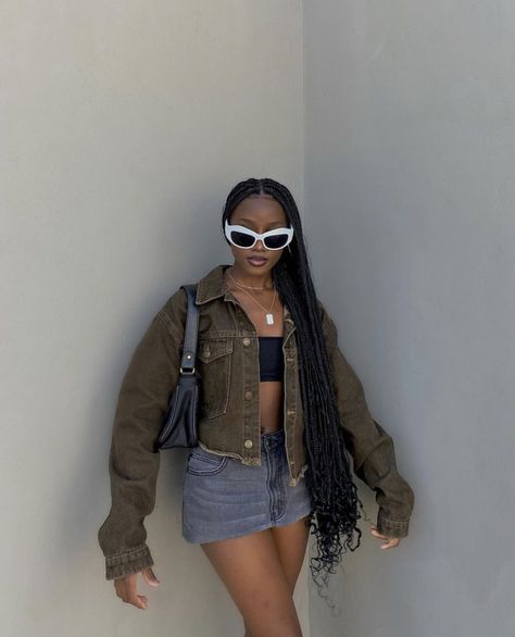 @milisa_njoli Chic Spring Outfits 2023, Spring Outfits 2023 Trends, Outfits 2023 Trends, Chic Spring Outfits, Mode Tips, Short Denim Skirt, Short Denim, Streetwear Fashion Women, Simple Trendy Outfits