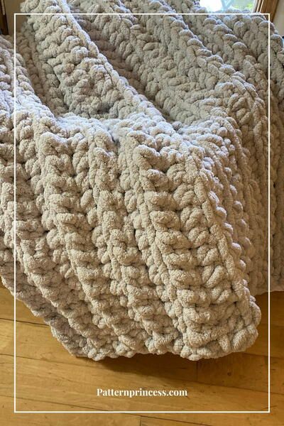 12 Hour Luxurious Crochet Chunky Blanket Pattern Jumbo Yarn Crochet, Crochet Chunky Blanket, Chunky Blanket Pattern, Easy Blanket Pattern, Free Crochet Blanket Patterns, Granny Square Häkelanleitung, Knot Blanket, Easy Blanket, Chunky Crochet Blanket Pattern