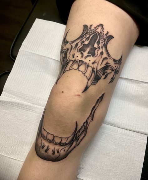 Did this really cool knee piece on my dear friend Javi. He’s always coming up with cool designs. Thank you Javi for once again having the trust and support 🫶🏼 @javier_22si • NOW BOOKING: • #skulltattoo #skulltattoos #kneetattoo #kneetattoos #latattooartist #femaletattooartist #cooltattoos #cooltattoo Around Knee Tattoo, La Tattoo, Female Tattoo Artists, On Knees, Knee Tattoo, Skull Tattoos, Tattoo On, Dear Friend, Skull Tattoo