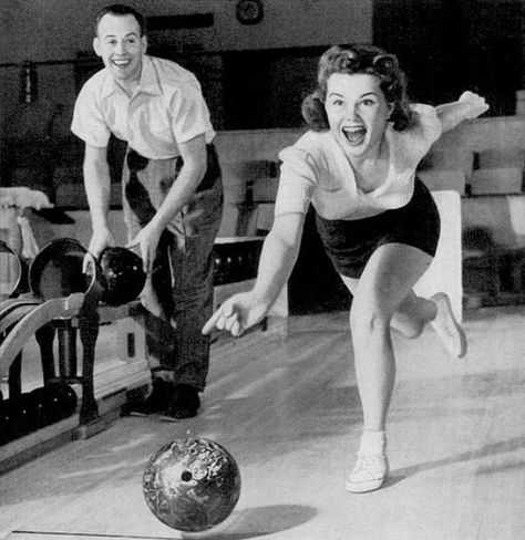 ,1950's Bowling Bowling Pictures, Roger Wilkerson, 1940s Photos, Bowling Ball, Vintage Life, Vintage Pictures, Vintage Love, Vintage Photographs, Vintage Photography