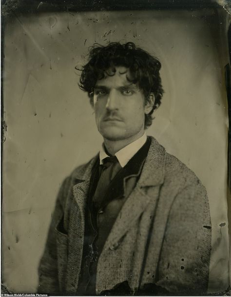 1800s Photography, Louis Garrel, Sound Stage, Laura Dern, Old Photography, Woman Movie, Little Women, Famous Movies, Columbia Pictures