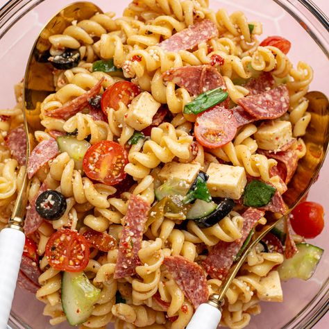 Italian Pasta Salad With Salami Salami Pasta Salad, Pasta Salad With Salami, Salami Pasta, Cold Pasta Recipes, Sandwich For Lunch, Italian Salami, Roasted Vegetable Pasta, Olive Brine, Homemade Italian Dressing