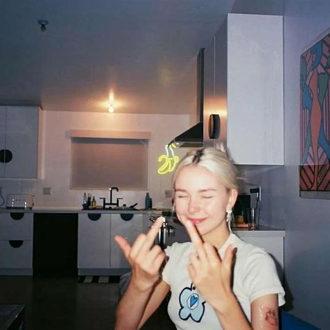 Lydia Night, I Saw The Light, Song Artists, Pop Punk, Iconic Women, Night Aesthetic, Girl Crushes, I Love Girls, Friends Forever