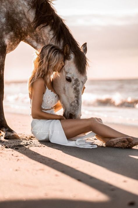 Horse Portrait Photography, Dark Fairytale Aesthetic, Camel Blazer Outfit, Equestrian Photoshoot, Horse Photoshoot Ideas, Equine Photography Poses, Woman Riding Horse, Horse Photography Poses, Pictures With Horses