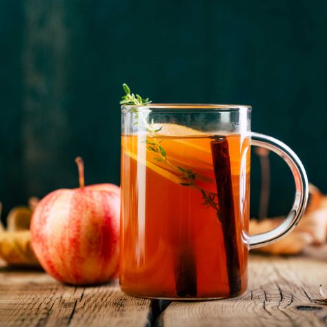 Apple Tea Recipe, Aloe Vera Juice Recipes, Turkish Apple Tea, Winter Drink, Homemade Spice Mix, Apple Tea, The Balkans, Natural Caffeine, Warm Apple