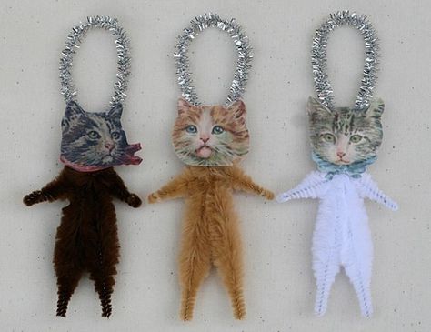 Shabby Chic Weihnachten, Chenille Ornaments, Chenille Crafts, Pipe Cleaner Crafts, Shabby Chic Christmas, Feather Tree, Navidad Diy, Chic Christmas, Cat Ornament