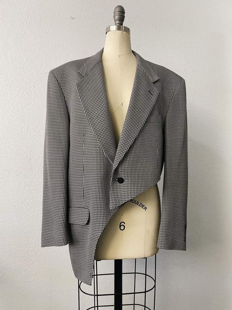 Suit Upcycling, Upcycle Blazer Ideas, Reconstructed Blazer, Cool Blazers, Reworked Suit, Upcycle Blazer, Upcycled Suit, Blazer Upcycling, Blazer Deconstruction