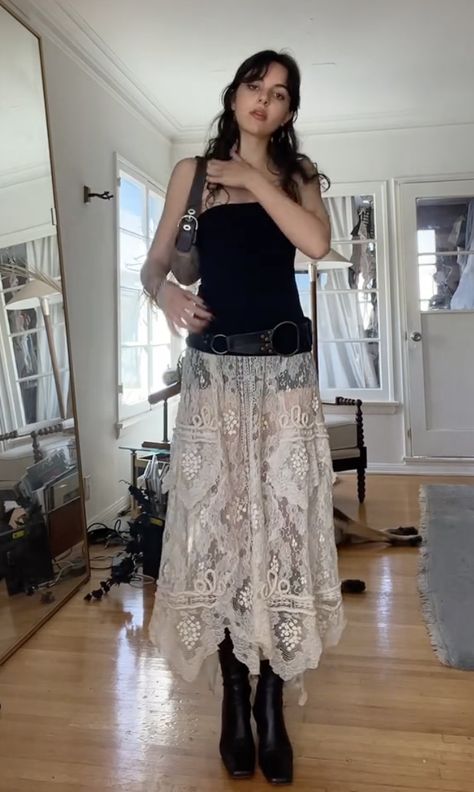 Beige Lace Skirt Outfit, Long Skirt Date Outfit, Lacy Skirt Outfit, How To Style A Lace Skirt, Lace Outfits Aesthetic, Lace Fashion Runway, Velvet Corset Top Outfit, Lace Dress Outfit Casual, Lace Clothes Aesthetic