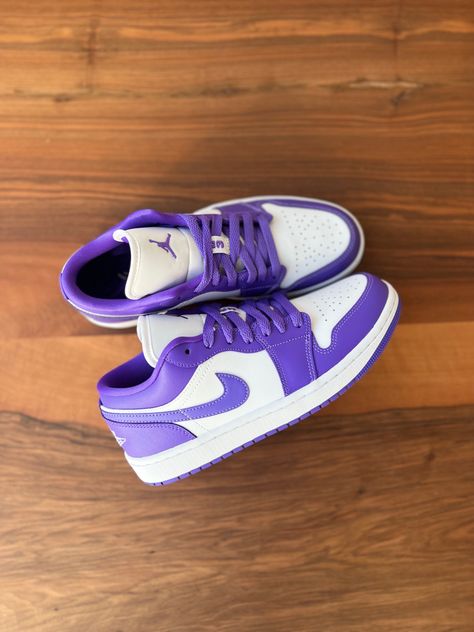 Tenis Nike Jordan, Purple Jordans, Jordan 1 Low Purple, Fun Shoes, All Nike Shoes, Cute Nike Shoes, Cute Nikes, Swag Shoes, Jordan 1 Low