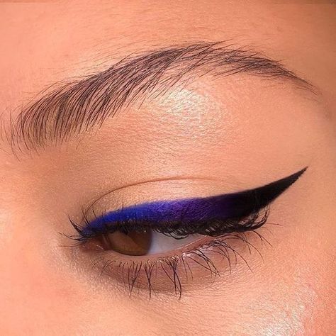 Machiaj Smokey Eyes, Purple Eyeliner, Maquillage On Fleek, Smink Inspiration, Eye Makeup Designs, Makijaż Smokey Eye, Makeup Eye Looks, Eye Makeup Art, Makeup Eyelashes