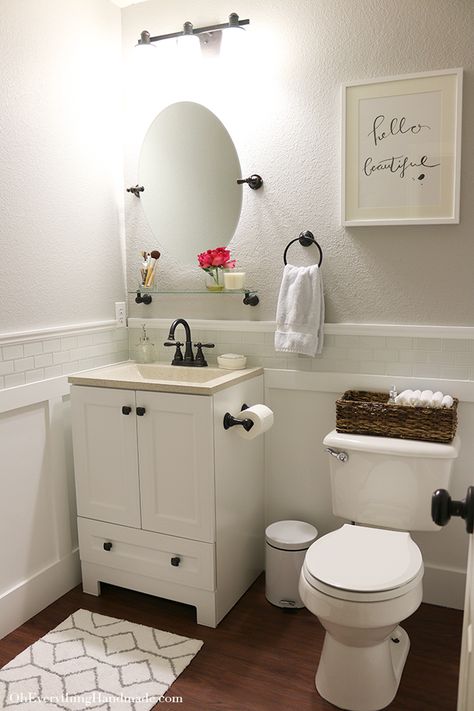 Reveal // Powder Room Makeover - Oh Everything Handmade Bilik Air, Powder Room Makeover, Bad Inspiration, Downstairs Bathroom, Apartment Bathroom, Trendy Bathroom, Budget Bathroom, Diy Remodel, Apartment Decorating