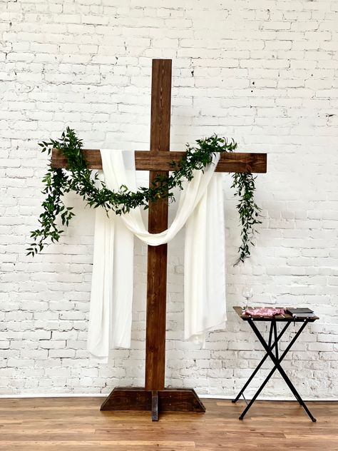 Church Stage Decor, Easter Photo Backdrop, Church Christmas Decorations, Church Altar Decorations, Easter Board, Wedding Alters, Easter Backdrops, Church Easter Decorations, Church Wedding Decorations