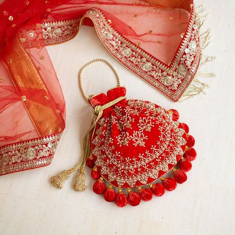 Red Potli Bag, Potli Bag Making Tutorial, Potli Bags How To Make, Potli Bags Wedding Handmade, Potli Purse, Bags Fabric, Handmade Fabric Bags, Potli Bag, Bridal Handbags