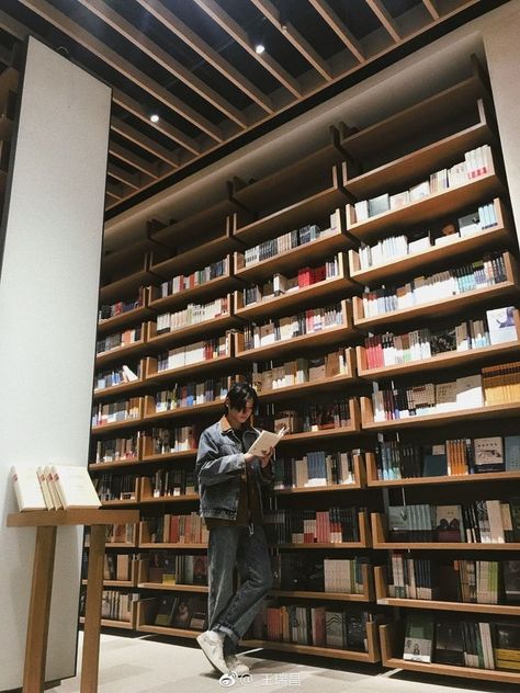 Ruichang Wang, Library Photo Shoot, Library Pictures, Airplane Photography, Mens Photoshoot Poses, Environmental Portraits, Library Aesthetic, Instagram Men, Back Tattoos For Guys