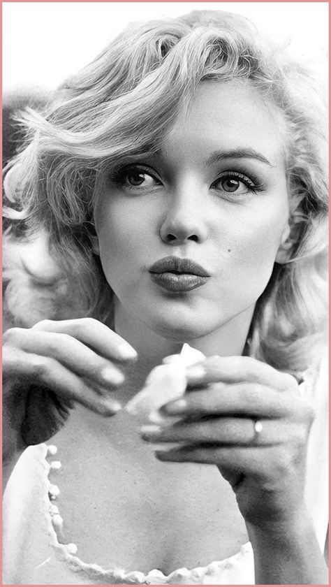 Marilyn Monroe Wallpaper, Marilyn Monroe Photography, Marilyn Monroe Artwork, Marilyn Monroe Portrait, Marilyn Monroe Quotes, Classic Hollywood Glamour, Marilyn Monroe Fashion, Vintage Hollywood Glamour, Marilyn Monroe Art