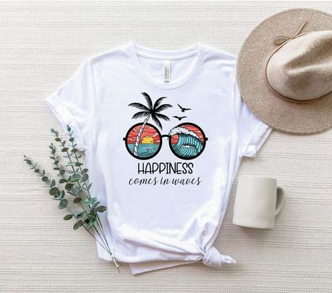 Vacation t-shirt design Tropical T Shirts Women, Beach Tshirt Ideas, Tropical Tshirts, Vacation Cups, Miami Shirt, Happiness Comes In Waves, Florida Shirt, Palm Tree Beach, T-shirt Print Design