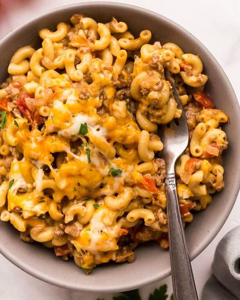 Ashley | Easy Family Meals on Instagram: “Change up your Taco Tuesday with this ONE POT Taco Mac 🙌🎉 it’s creamy, cheesy, hearty and a little spicy (that part is easy to adjust to…” Ground Beef Macaroni, Hamburger Mac And Cheese, Taco Macaroni, Crockpot Chicken Taco Soup, Beef Mac And Cheese, Easy Ground Beef Dinner, Slow Cooker Spaghetti Sauce, Taco Mac, Taco Mac And Cheese