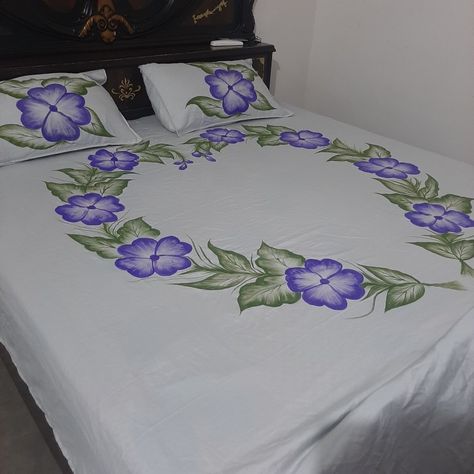 Bedshit Painting Design, Bed Sheet Painting Design Flower, Fabric Paint Designs For Bedsheets, Fabric Painting Ideas For Bedsheets, Hand Painted Bedsheets Designs, Bedsheet Painting Designs, Painted Bedsheets, Bedsheet Painting, Bedsheets Ideas