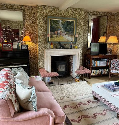 Pink Sitting Room, Traditional Sitting Room, Victorian Sitting Room, British Cottage, Coffee Style, Victorian Living Room, Welcome To My House, Cottage Life, House Interiors