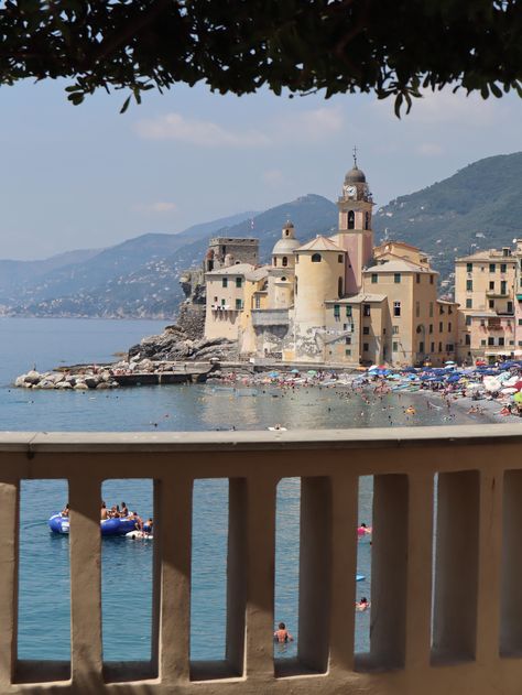 #italia #italy #genova #genoa #camogli #genovese #italiansea #italianseaside Italy Genoa, Camogli Italy, Italy In March, Genova Italy, Genoa Italy, Travel 2024, Lemon Painting, Italian House, Rustic Italian