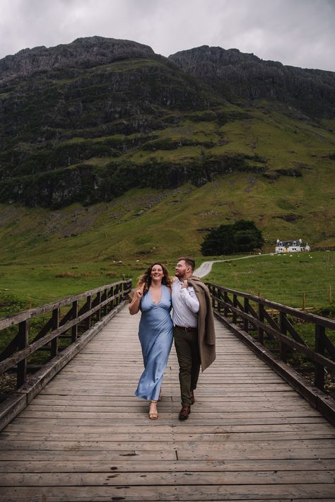 For those thinking about whether to elope in Edinburgh, Scotland – we have put together a nifty guide outlining everything you need to know. Wedding In Scotland, Cotswolds Elopement, Wedding Venues Scotland, Scotland Edinburgh, Famous Castles, Elopement Planning, Edinburgh Castle, Wedding Day Timeline, Photography Pricing