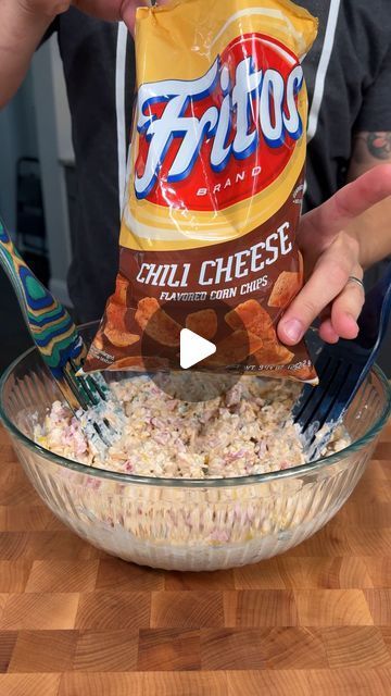 Corn Salad Fritos, Fritos Recipes Appetizers, Frito Corn Dip Recipe, Chilli Cheese Frito Corn Salad, Viral Frito Corn Salad, Mexican Bbq Side Dishes, Frito Salad Recipes, Frito Dip Recipe, Chili Cheese Frito Corn Salad