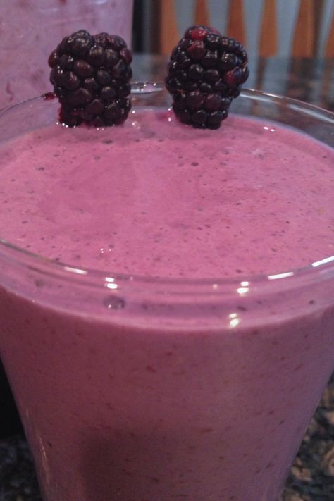 Blackberry Vanilla Protein Shake Macros Breakfast, Vanilla Protein Shake Recipes, Thm Shakes, Vanilla Protein Smoothie, Fiber Smoothie, Vanilla Protein Shake, Shake Recipes Healthy, Healthy Protein Smoothies, Healthy Shake