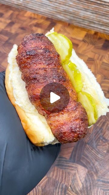 Smoker Cooking Recipes, Grilling Burgers, Bacon Wrapped Hotdogs, Stuffed Burger, Burger Recipes Beef, Sandwhich Recipes, Burger Meat, Burger Dogs, Wrapped In Bacon