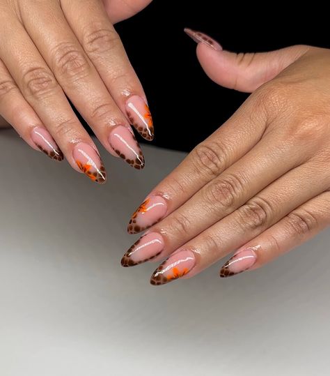 Soooo cuteee the brown and orange combo 🧡🤎#summernails #brownnails #flowernails #flowernailart #vacationnails #nailartaddict #lascrucesnailtech Brown And Orange Nails Fall, Brown And Orange Nails, Brown Square Nails, Orange Nails Fall, Nail Orange, Nails Fall Nails, Brown Square, Y2k Nails, Brown And Orange